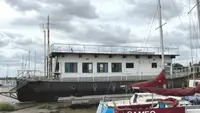 Kapal panginepan keur dijual