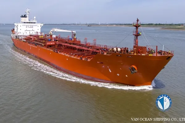 Oil/Chemical tanker for sale