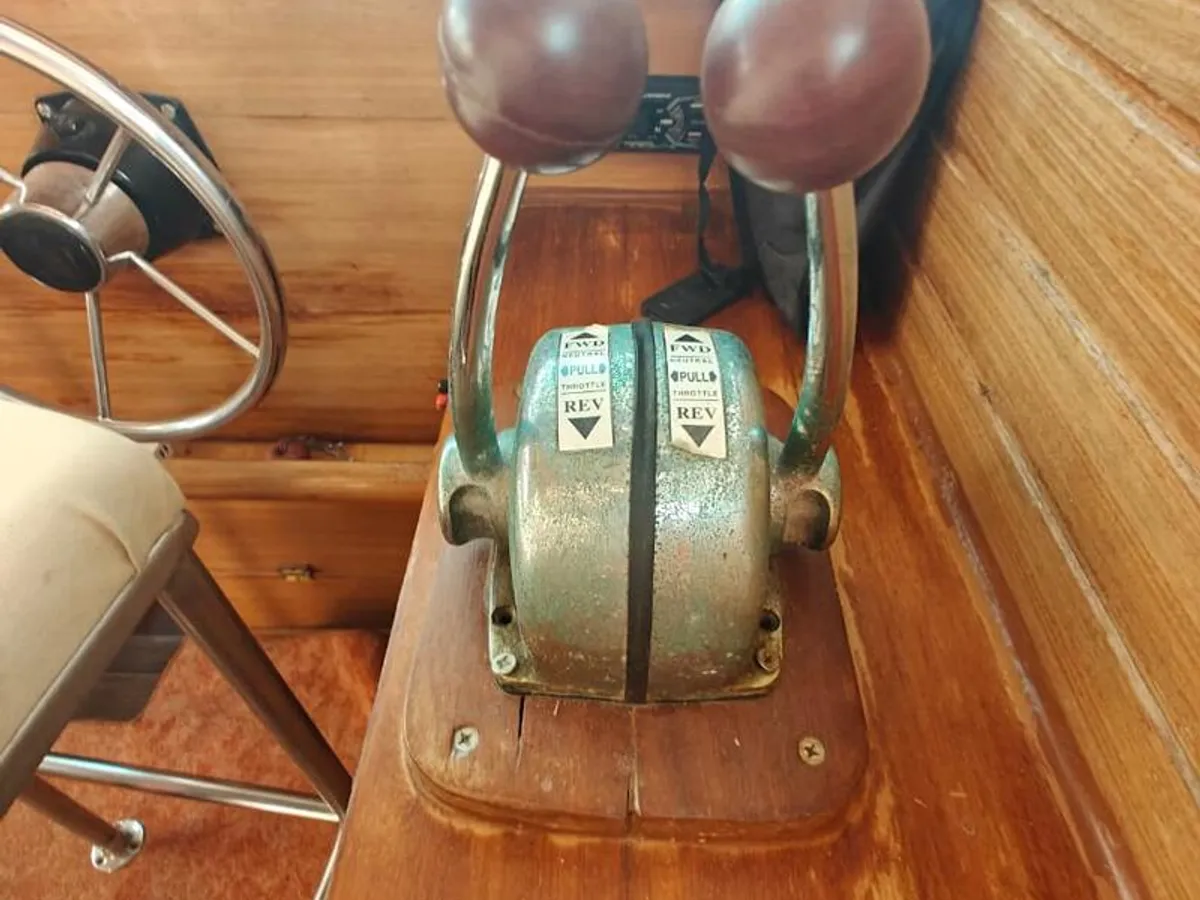 Kapal kerja keur dijual