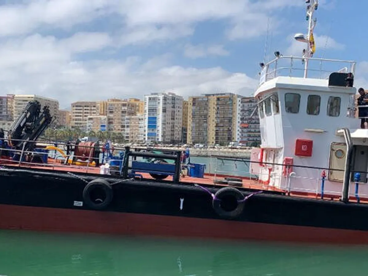 Kapal kerja keur dijual