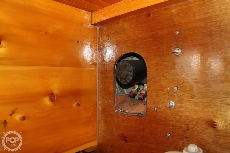Kapal pangolahan lautan keur dijual