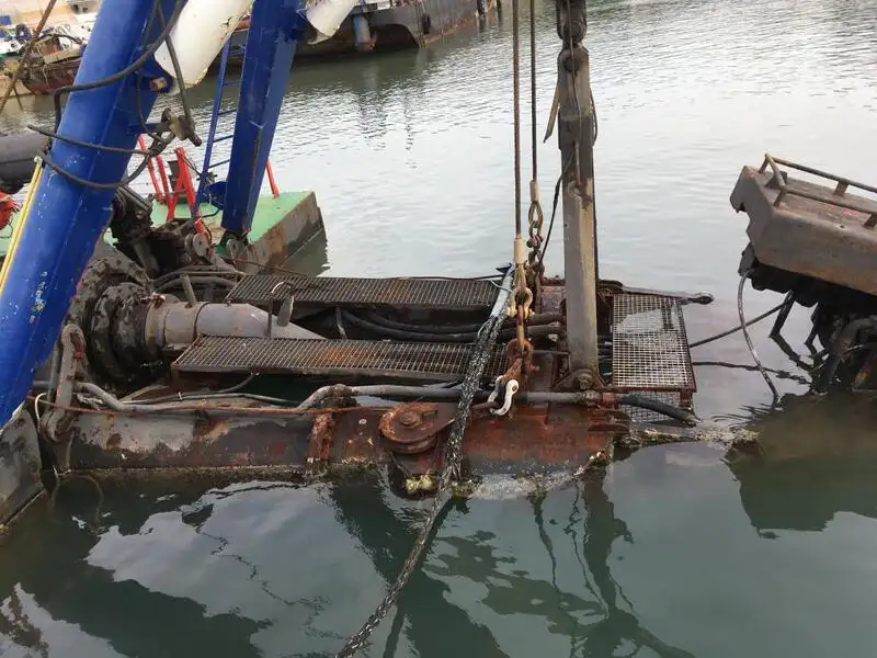 Kapal keruk keur dijual
