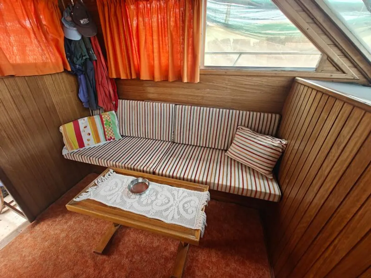 Kapal kerja keur dijual