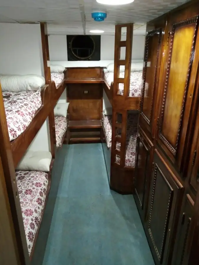 Kapal pasokan keur dijual