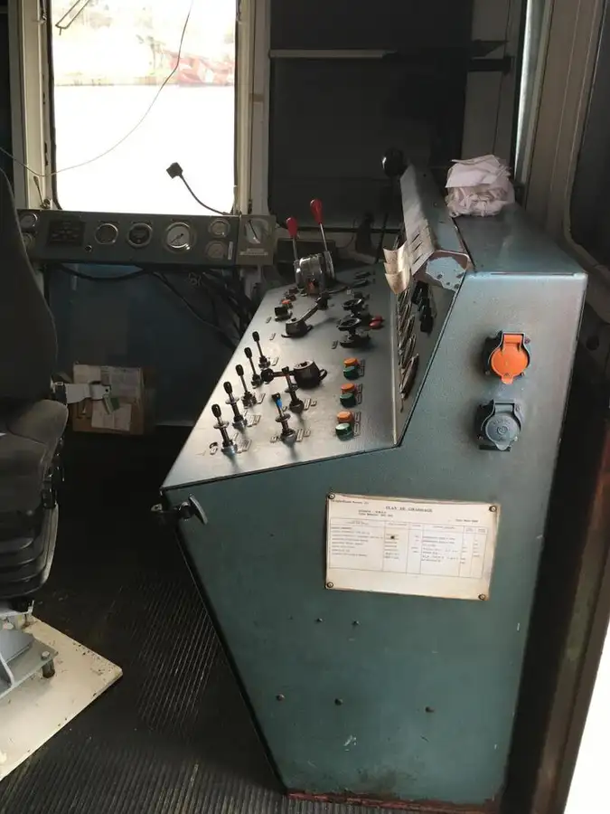Kapal keruk keur dijual