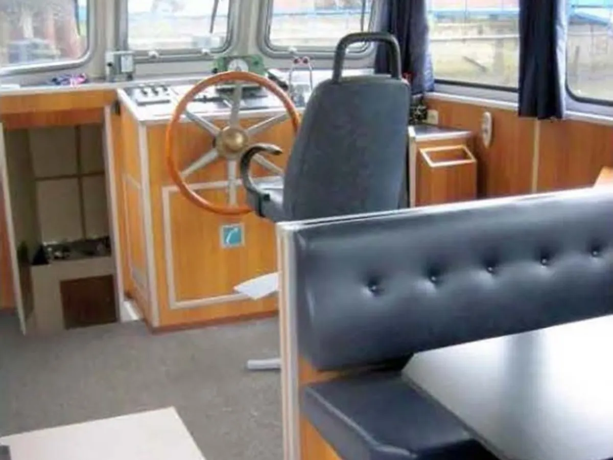 Kapal kerja keur dijual