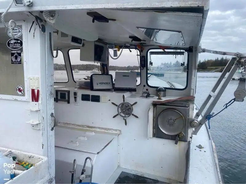 Kapal pangolahan lautan keur dijual