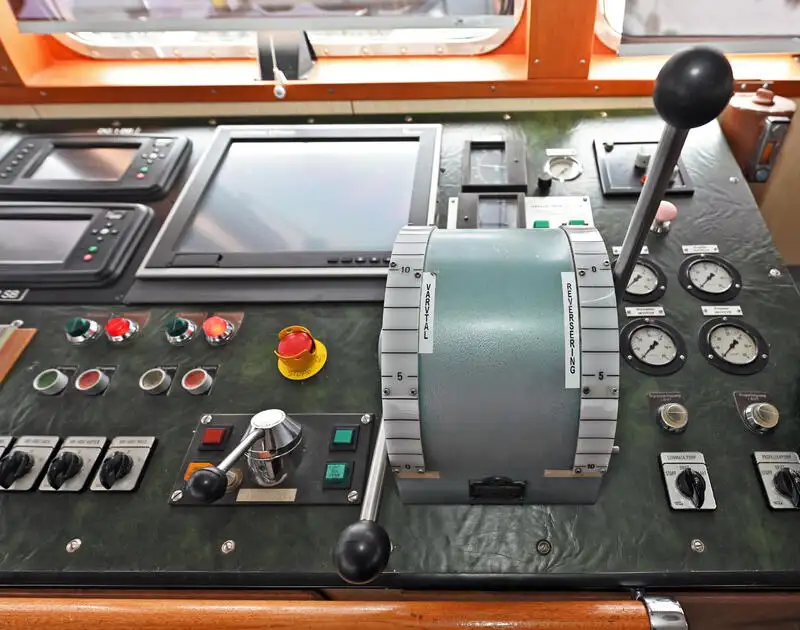 Kapal kerja keur dijual