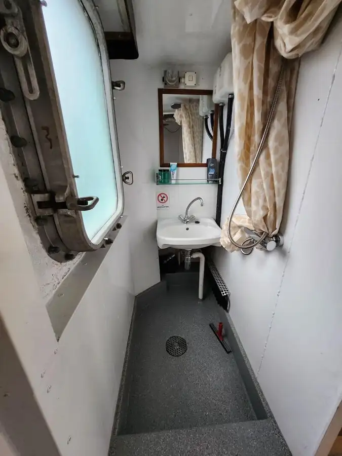Kapal kerja keur dijual