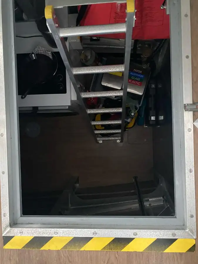 Kapal kerja keur dijual