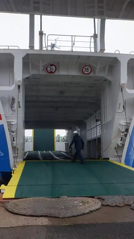 kapal RORO pikeun dijual
