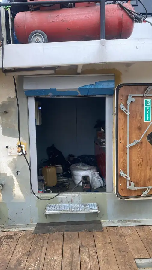 Parahu gawé pikeun dijual