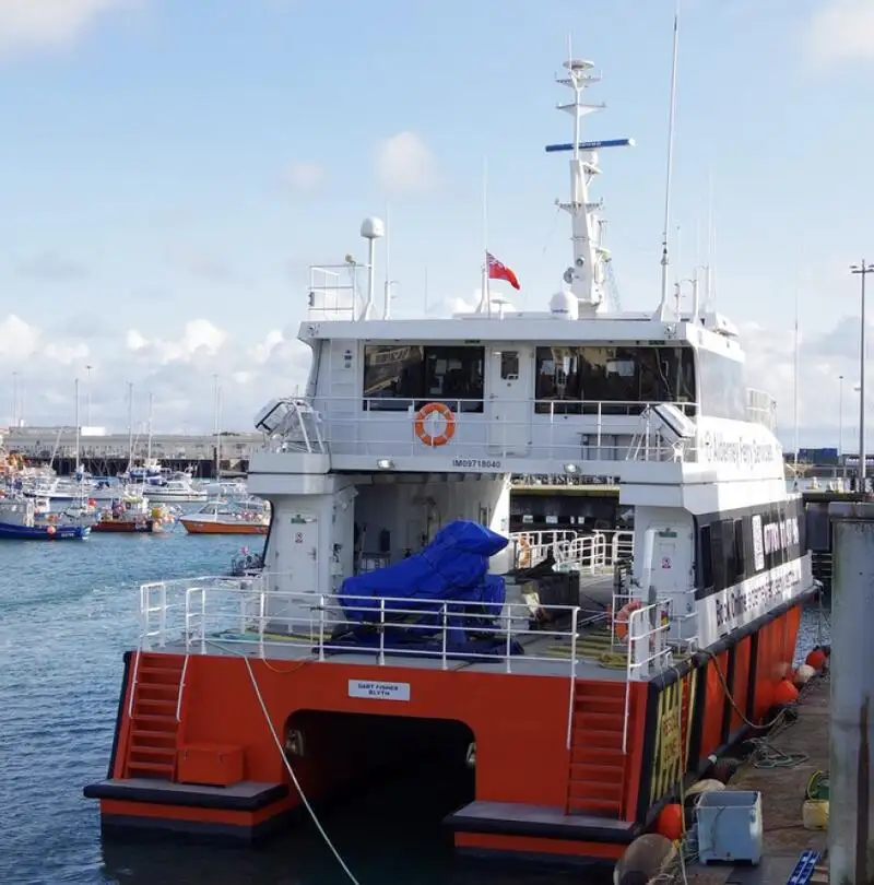 Kapal wadahna pikeun dijual