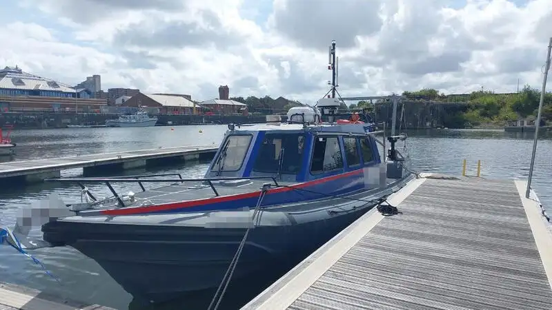 Kapal survey pikeun dijual