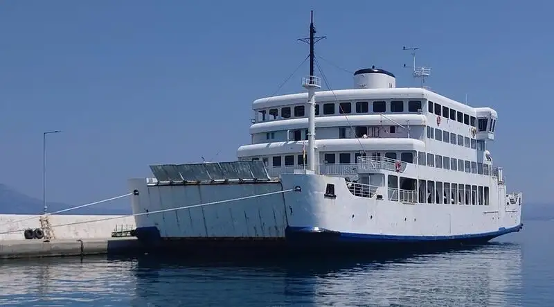 kapal RoPax pikeun dijual