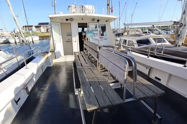 Parahu patroli pikeun dijual