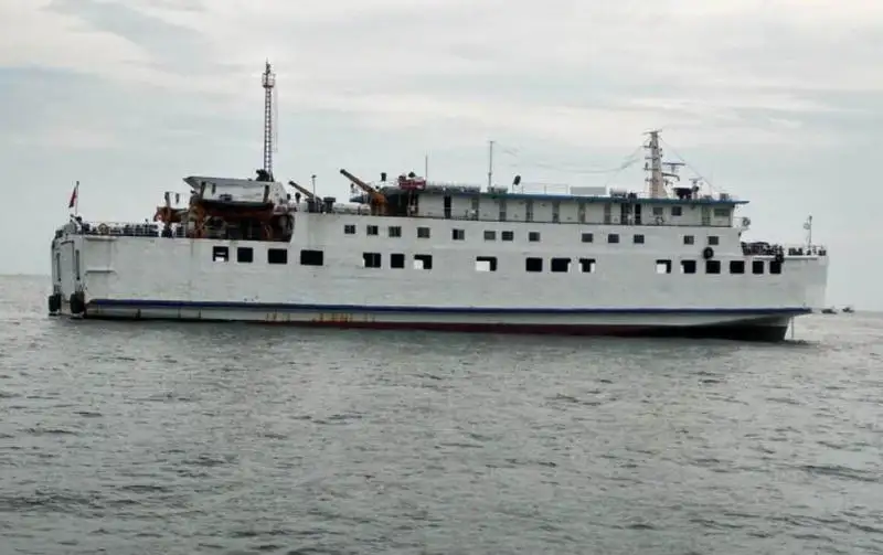 kapal RORO pikeun dijual