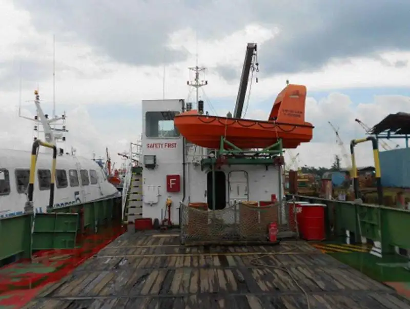 Kapal wadahna pikeun dijual