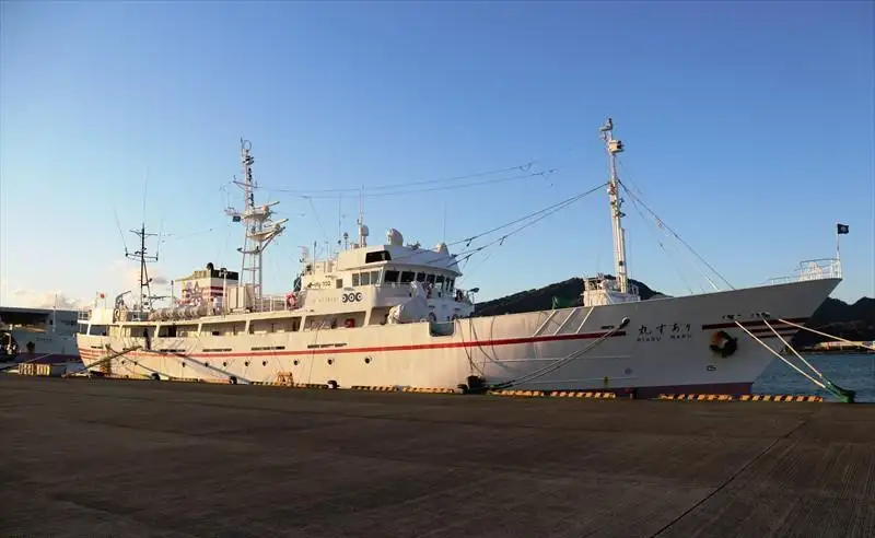 Kapal survey pikeun dijual