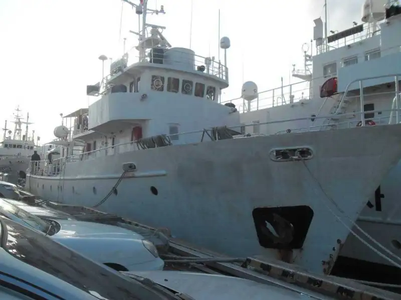 Parahu patroli pikeun dijual