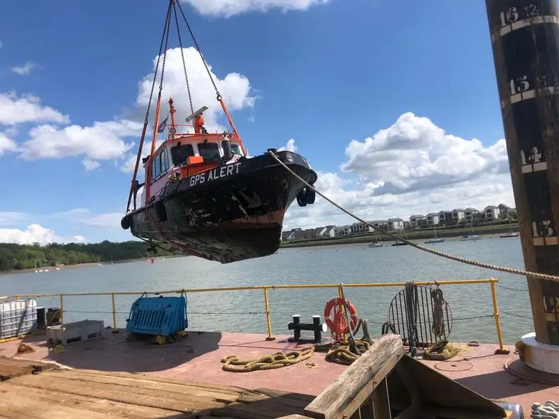 Kapal survey pikeun dijual