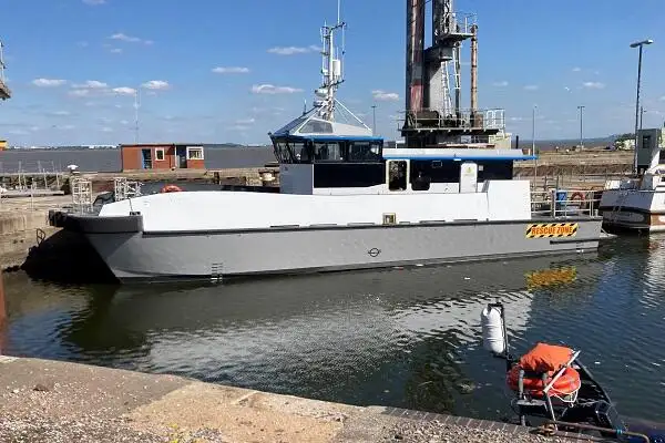 Kapal wadahna pikeun dijual