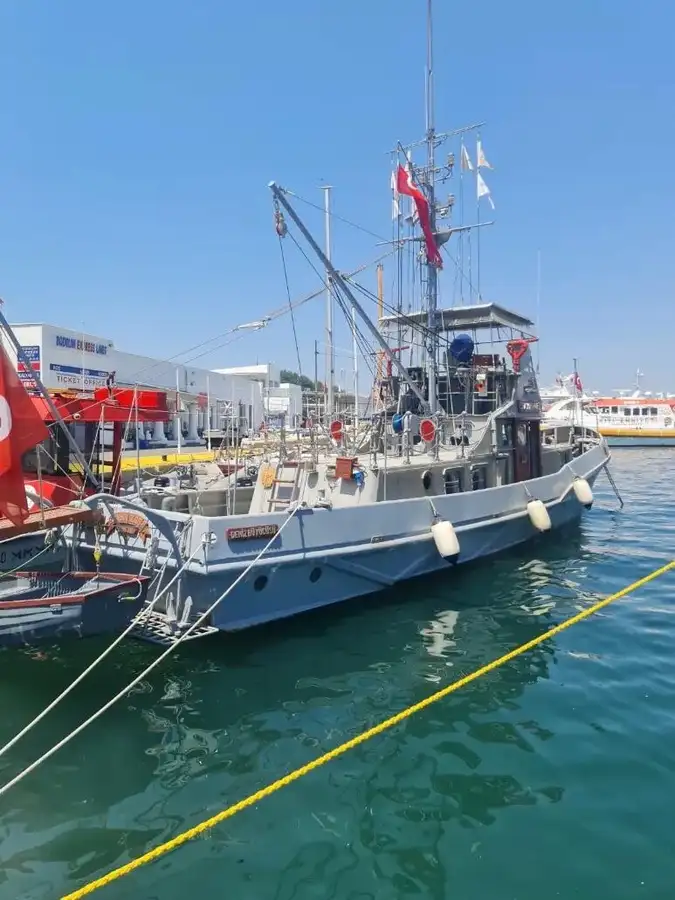 Parahu seuneu pikeun dijual