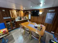 Kapal wadahna pikeun dijual